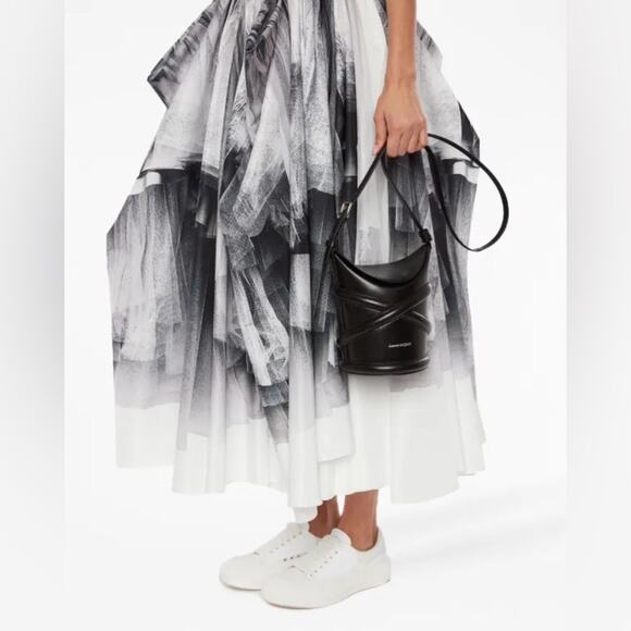 Alexander McQueen The Curve bucket bag small black - Picture 8 of 8